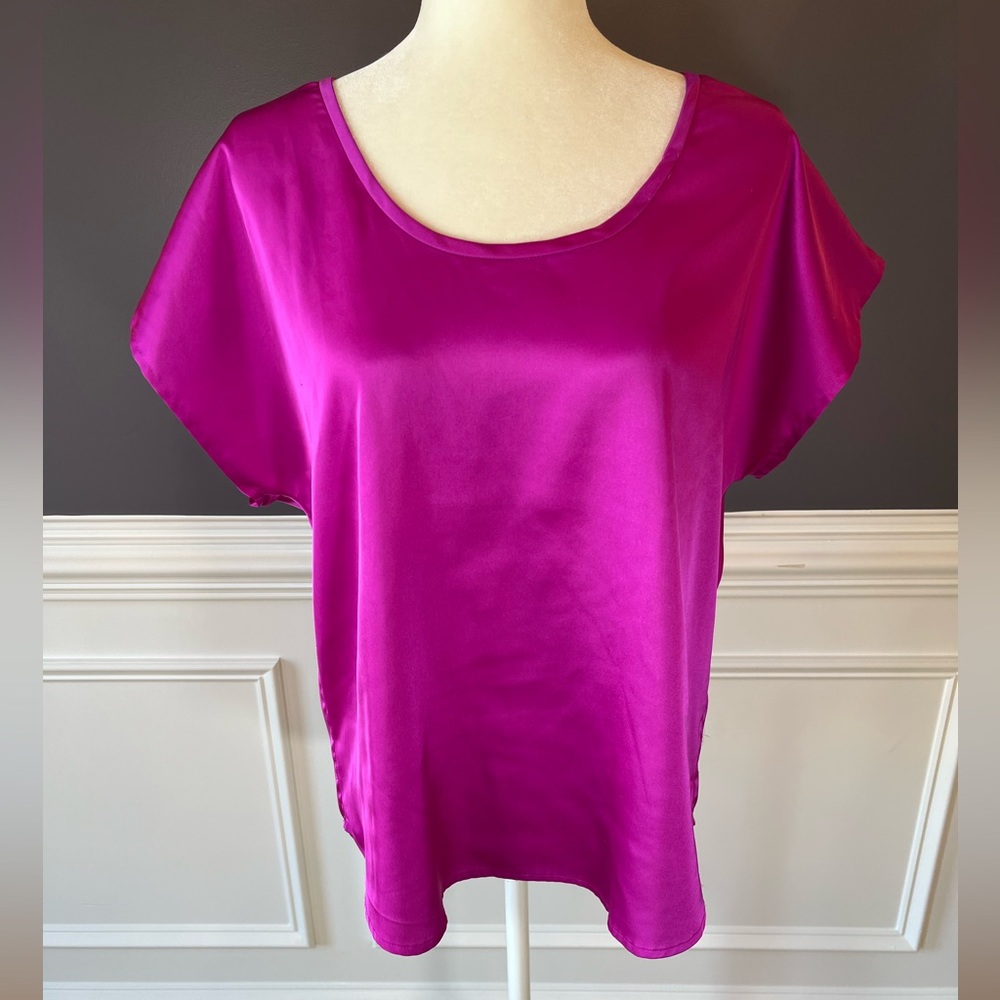 BOSTON PROPER Scoop Neck
Satin Luxe Tee